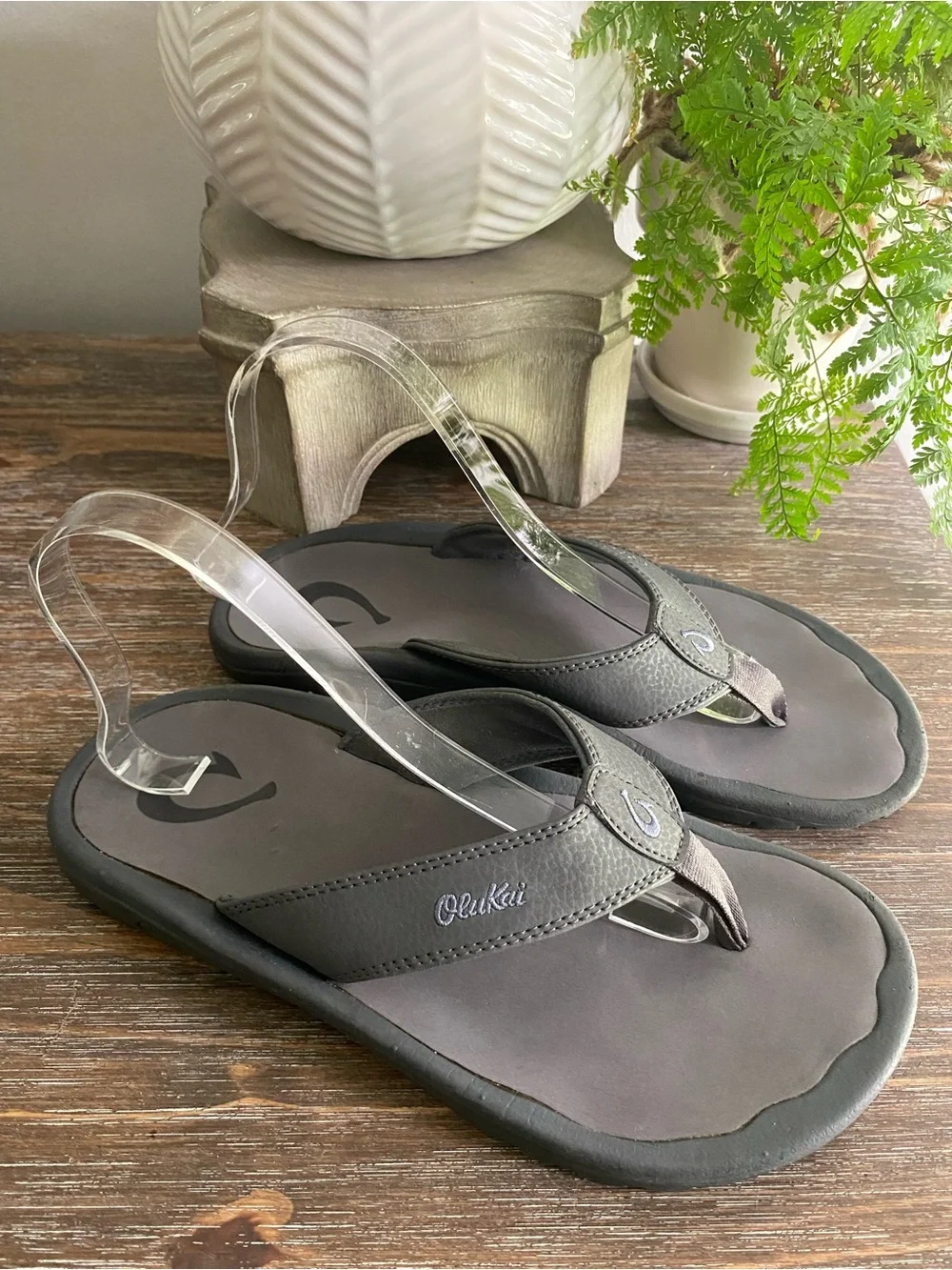 OluKai Mens Ohana Sandals Water Resistant Flip Flops Arch Support 8 Pavement